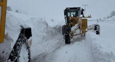 Onikişubat Belediyesi kırsalda kesintisiz ulaşım için 7/24 karla mücadeleye devam ediyor..