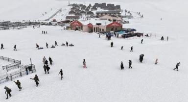 Akdeniz’in Kayak Merkezi Yedikuyular’a Yoğun İlgi..