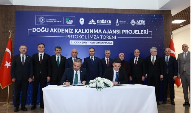 Başkan Toptaş, Bakan Fatih Kacır’ın katıldığı imza töreninde ONİKAD’ın protokolünü imzaladı..