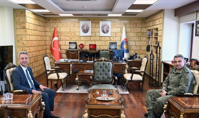 2. Zırhlı Tugay Komutanı Tuğgeneral Mahmut Sert’ten Rektör Okumuş’a Ziyaret..