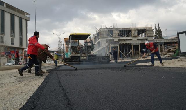 Büyükşehir, Dulkadiroğlu’nda Asfalt Mesaisini Sürdürüyor..