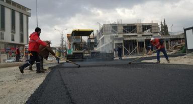 Büyükşehir, Dulkadiroğlu’nda Asfalt Mesaisini Sürdürüyor..