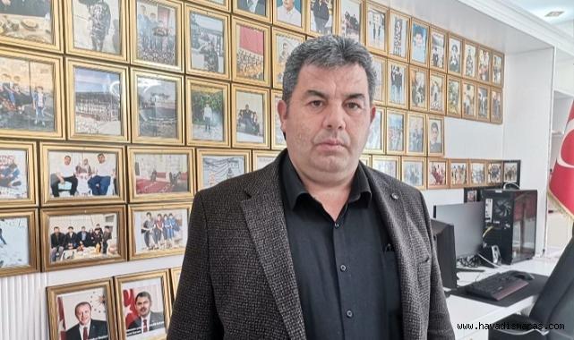 Depremde üç evladını kaybeden baba, evinde “şehitler köşesi” yaptı..