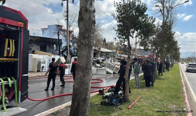 İkinci El Eşya Dükkanında Yangın Paniği Yaşandı 