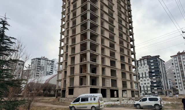 Kahramanmaraş’ta 18 Yaşındaki Genç Kız İnşaattan Atlayarak Hayatını Kaybetti 