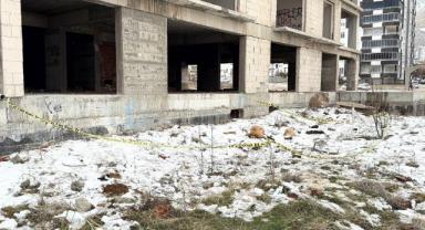 Kahramanmaraş’ta 18 Yaşındaki Genç Kız İnşaattan Atlayarak Hayatını Kaybetti 