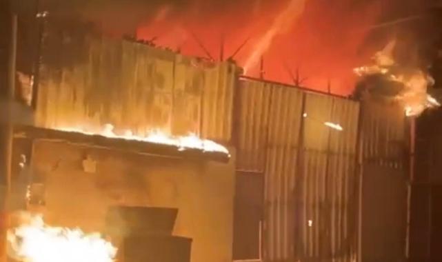 Kahramanmaraş’ta Depoda Yangın Çıktı 