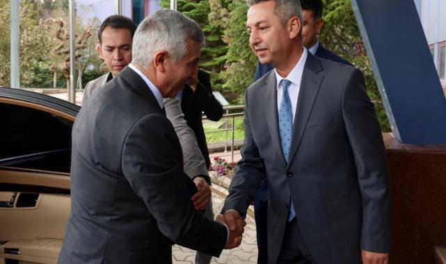 Vali Ünlüer'den Rektör Okumuş'a Hayırlı Olsun Ziyareti