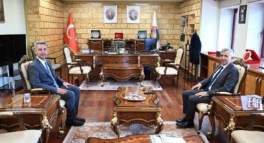 Vali Ünlüer’den Rektör Okumuş’a Hayırlı Olsun Ziyareti 