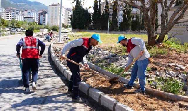 Onikişubat Belediyesi Vatandaşların Yaşam Kalitesini Yükseltmek Amacıyla Üstyapı Çalışmalarını Aralıksız Sürdürüyor 