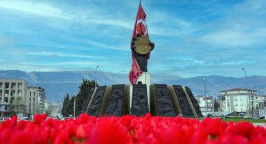 Şehir Çiçek Açtı; Kavşaklarda Görsel Şölen 