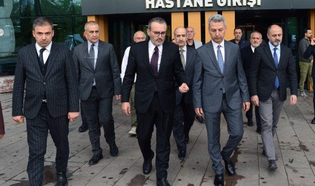 Mahir Ünal, Sütçü İmam'da Tedavi Gören Öğrencileri Ziyaret Etti..