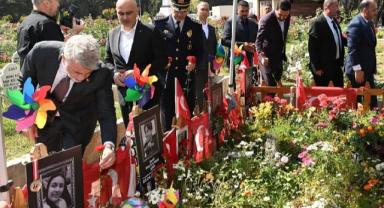 Aziz Şehitler ve Hayatını Kaybeden Öğrenciler Kabri Başında Dualarla Anıldı..