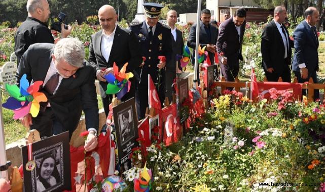 Aziz Şehitler ve Hayatını Kaybeden Öğrenciler Kabri Başında Dualarla Anıldı..