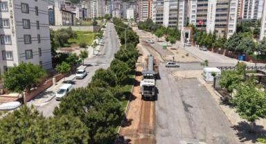 Büyükşehir, Ahır Dağı Caddesi’ni Asfalta Hazırlıyor..