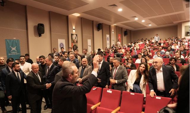 Mahir Ünal İstiklal’de Gençlerle Buluştu..