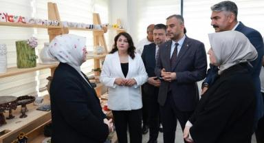 Onikişubat Belediyesi Kadın Emeği Seramik Atölyesi’nin eserleri görücüye çıktı..