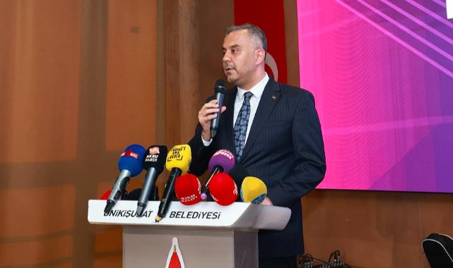 Onikişubat Belediyesi’nin Evlilik Okulu’nu tamamlayan ilk 50 çift sertifikalarını aldı..