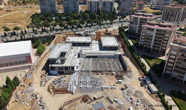 Türkiye'ye Örnek Bir Gençlik Kompleksi Yapıyoruz