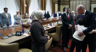 Cumhurbaşkanı Erdoğan, Ayser Çalık Ortaokulu Şehitlerinin Aileleriyle Bir Araya Geldi..