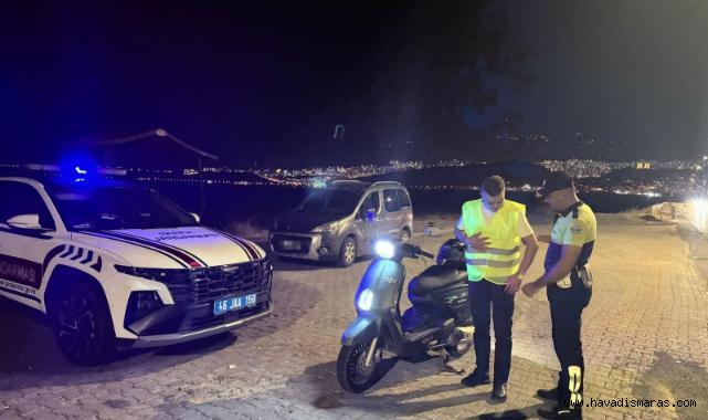 Kahramanmaraş’ta Jandarmadan Motosiklet Sürücülerine Reflektif Yelek Desteği