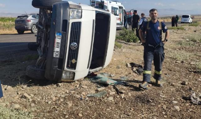 Tarım işçilerini taşıyan minibüs devrildi: 12 yaralı