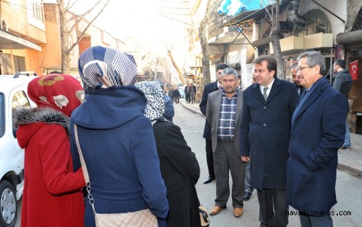 BAŞKANLAR ÇARŞI PAZAR GEZDİ, TOP İMZALADI