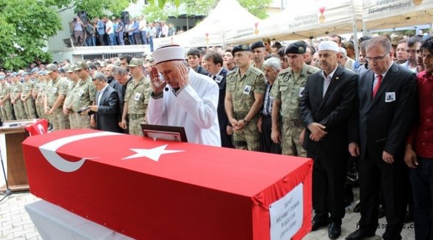 BERTİZ ŞEHİDİNİ UĞURLADI, VALİ FENALAŞTI....