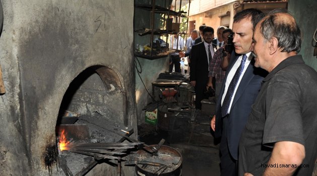 DEMİR DÖVDÜ, DERT DİNLEDİ..