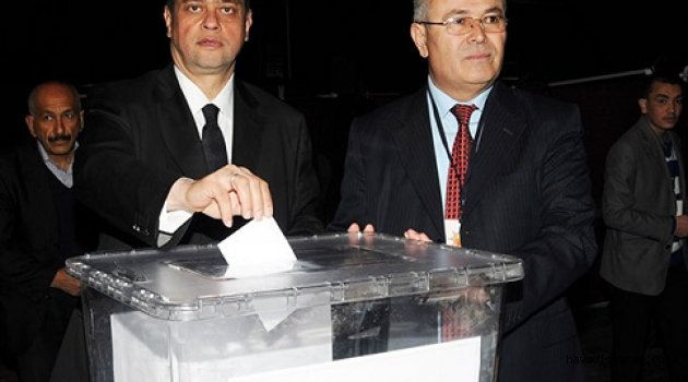DEMOKRASİMİZİN ZENGİNLİĞİ BUDUR..