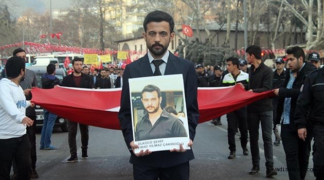 FIRAT ÇAKIROĞLU GÖNÜLLERDE YAŞIYOR..