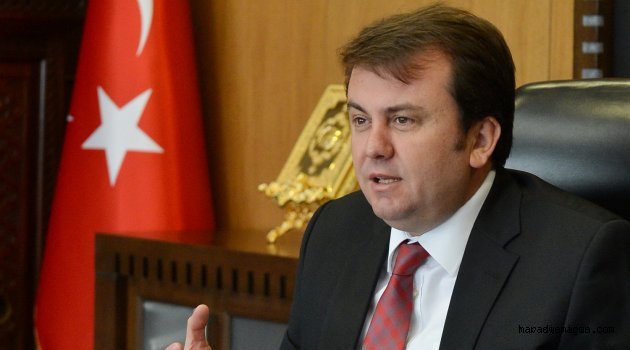 GENÇLERE BAŞARILAR DİLEDİ..