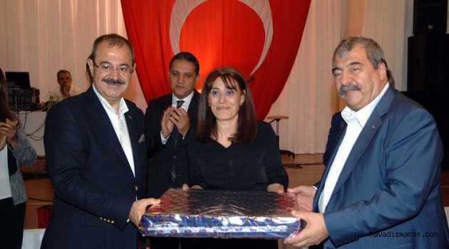 KIDEMLİ ÇALIŞANLARA TEŞEKKÜR PLAKETİ...
