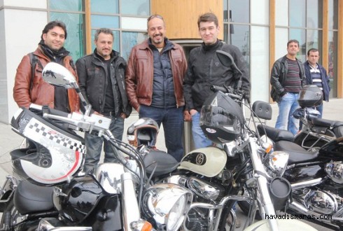 MOTOSİKLETÇİLER PİAZZA'DA BULUŞTU