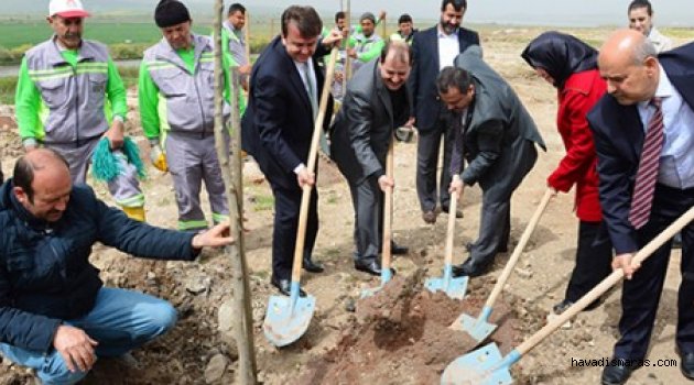 PİSLİKLERİN ÜZERİNE TOPRAK ATTILAR..
