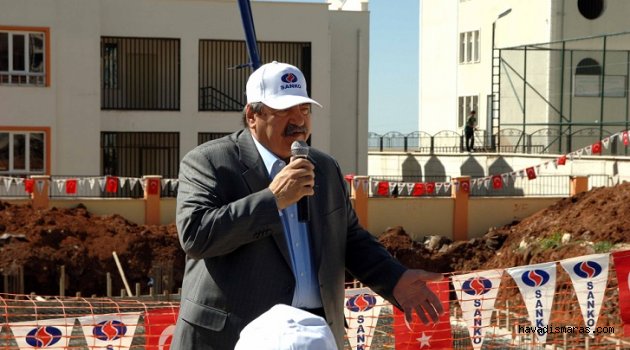SANKO’DAN 14’ÜNCÜ CAMİNİN TEMELİ DUALARLA ATILDI..