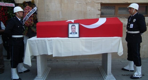 ŞEHİT POLİS GÖZYAŞLARIYLA UĞURLANDI..