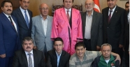 BAŞKAN’A KAFTAN GİYDİRDİLER..