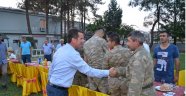 BAŞKAN OKUMUŞ ASKERLERLE İFTAR YAPTI..