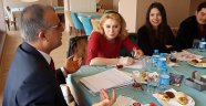 EMİROĞLU ÜNİVERSİTELİ GENÇLERLE BULUŞTU