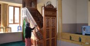 GÜL SUYU KOKULU CAMİLER…