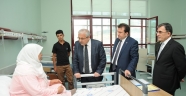 HASTALARA VALİ ŞEFKATİ…