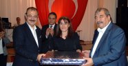 KIDEMLİ ÇALIŞANLARA TEŞEKKÜR PLAKETİ...