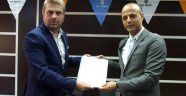 KİMSENİN YERİNE TALİP DEĞİLİM..