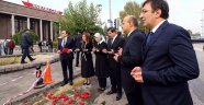 MAHİR ÜNAL’DAN KARANFİL…