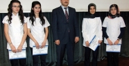 NEZİHE ÖKSÜZ ÖĞRENCİLERİ SERTİFİKALARINI ALDI
