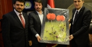 OKAY'DAN TÜRKOĞLU'NA NEZAKET TURU...