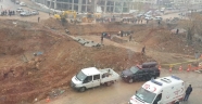 TOPRAK GÖÇTÜ İŞÇİLER KURTARILMAYA ÇALIŞILIYOR