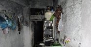 YAŞLI KADINI İTFAİYECİLER KURTARDI..