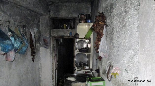 YAŞLI KADINI İTFAİYECİLER KURTARDI..